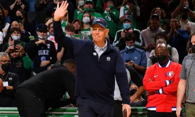 3377体育-里程碑夜！犹他爵士止住颓势，意甲清晨刷纪录，引发热议，球队文化再被提及(意甲历届冠军一览图)